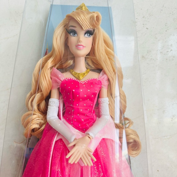 Disney Park Diamond Castle Collection Sleeping Beauty Aurora Doll - Picture 5 of 7
